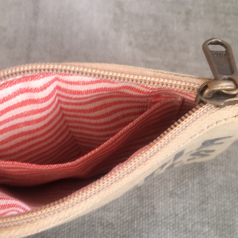 Small hand printed wristlet - Picture 3 of 5